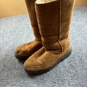 UGG Women’s Brown Ultra Tall Tasman Braid Shearling lined Boots size: 7